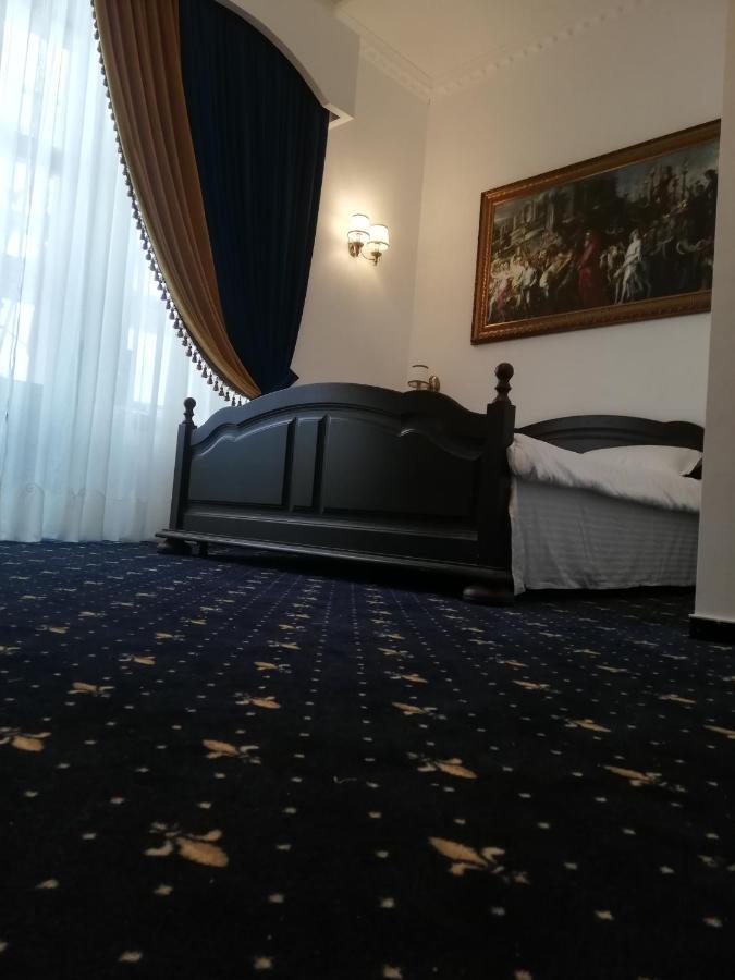 Weiss Little Palace Aparthotel Brasov Exterior photo