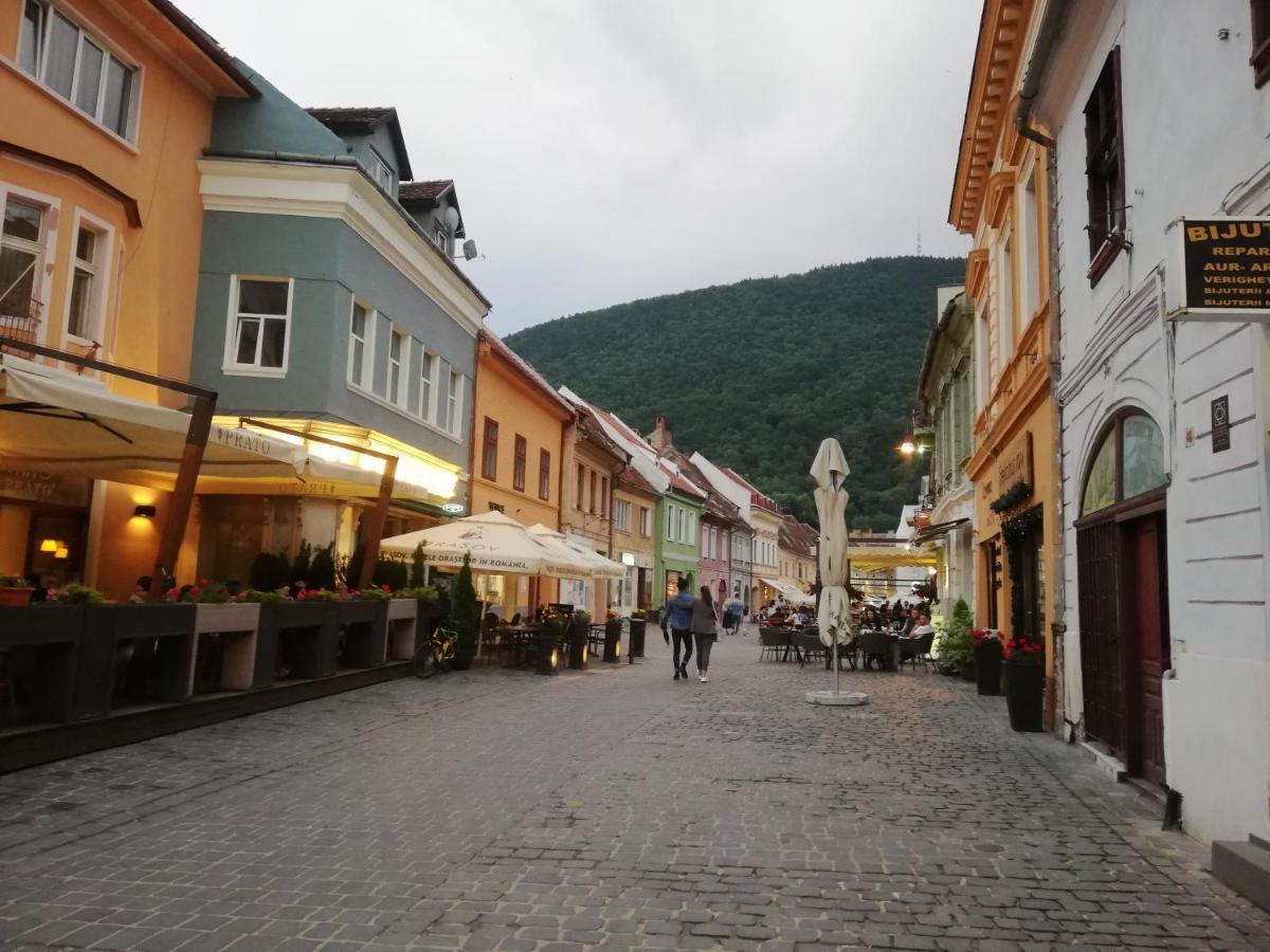 Weiss Little Palace Aparthotel Brasov Exterior photo