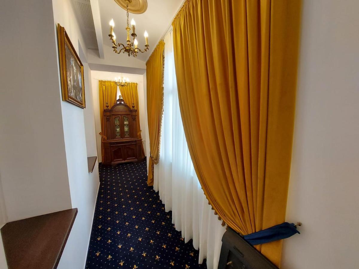 Weiss Little Palace Aparthotel Brasov Exterior photo